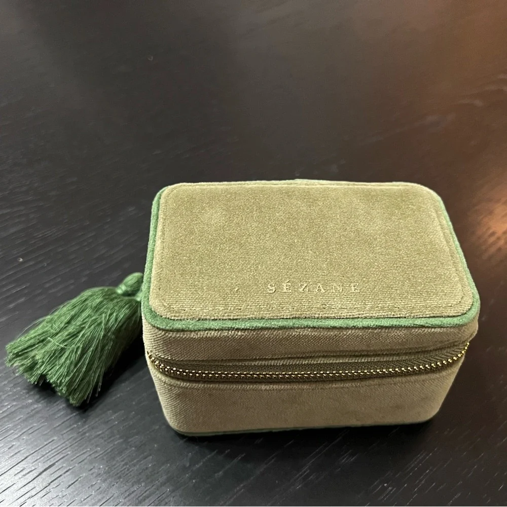 NEW Sézane Velvet Jewelry Box - Picture 2 of 3